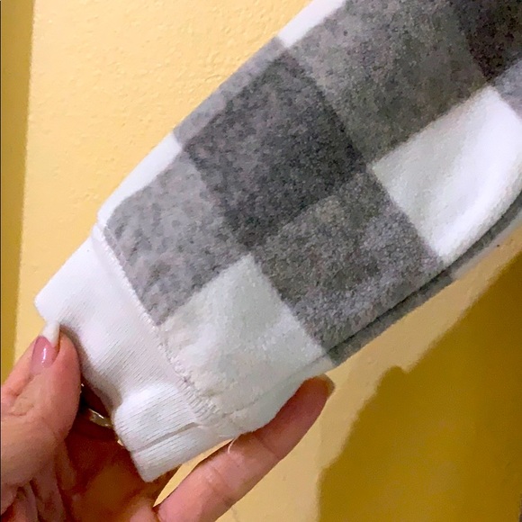 Boys outfit 12M top/pants lucky brand/carters - Picture 9 of 11